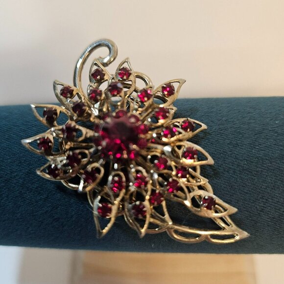 Gold Tone Leaf Shape Red Rhinestone Brooch Floral Flower Pin Unmarked - Picture 3 of 11